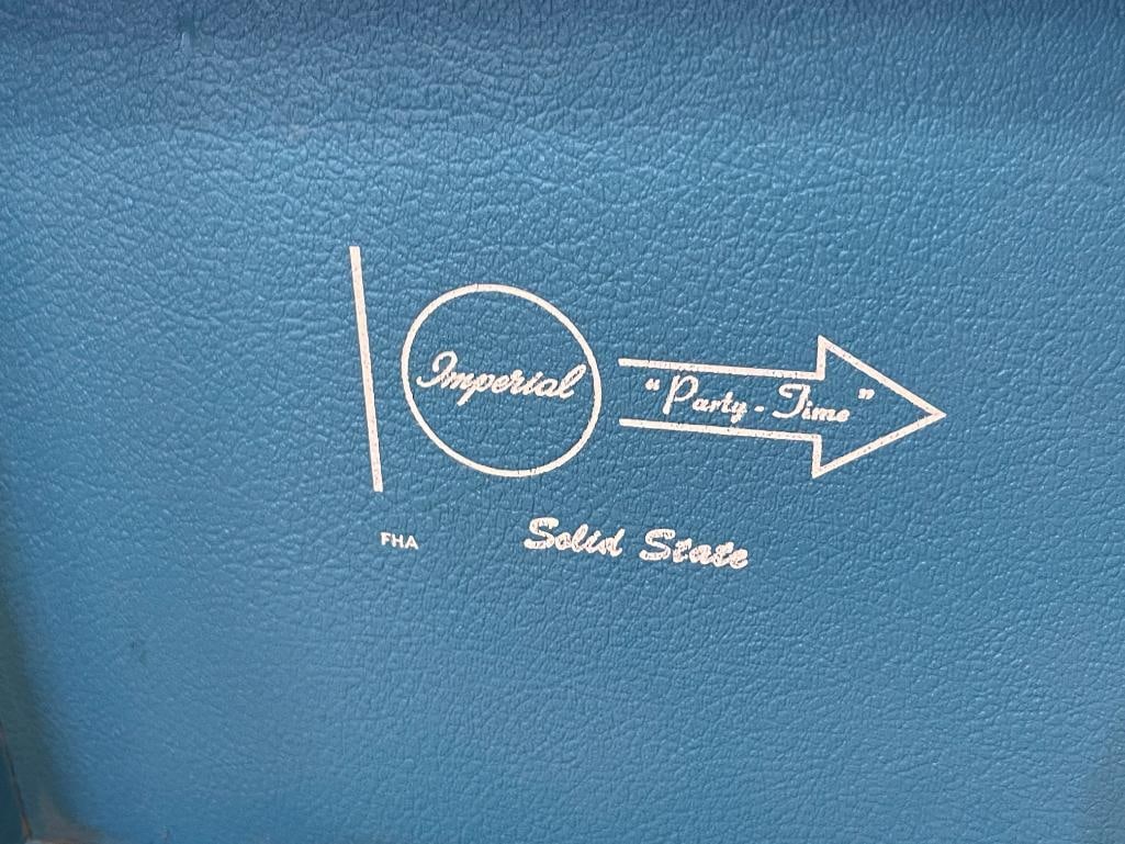 CIRCA 1970'S IMPERIAL PARTY TIME SOLID STATE RECORD PLAYER PLAYS 33 1/3 AND 45 RECORDS - 7