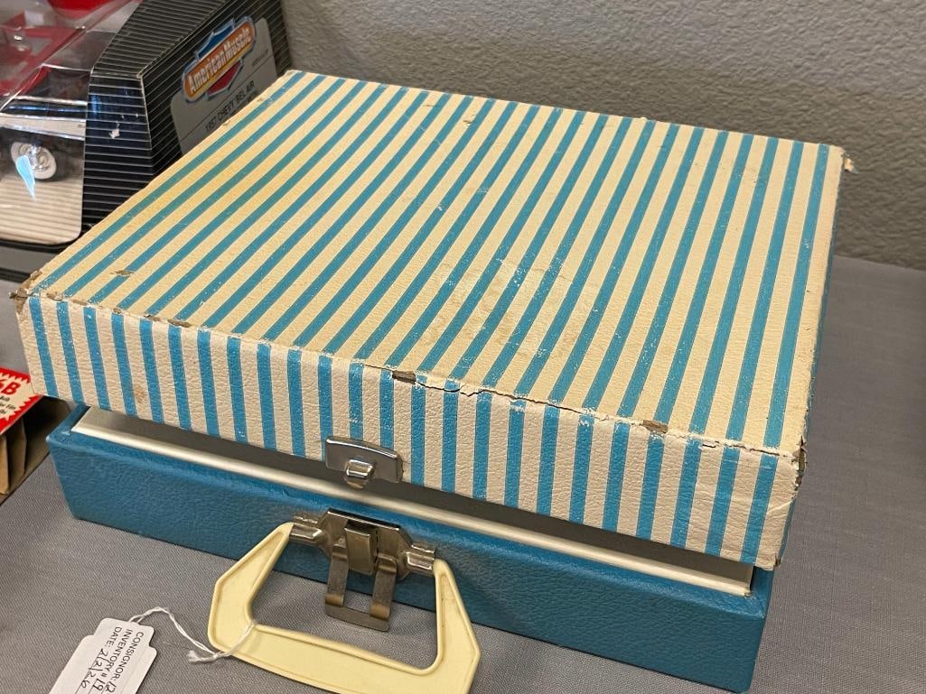 CIRCA 1970'S IMPERIAL PARTY TIME SOLID STATE RECORD PLAYER PLAYS 33 1/3 AND 45 RECORDS - 8