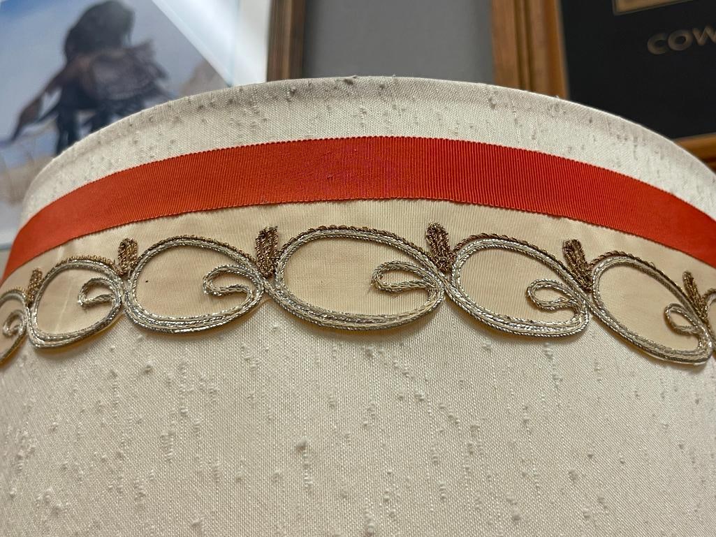 20TH CENTURY PAINTED GLASS LAMP WITH FLORAL DESIGN WITH BRASS FOOTED BASE - 6