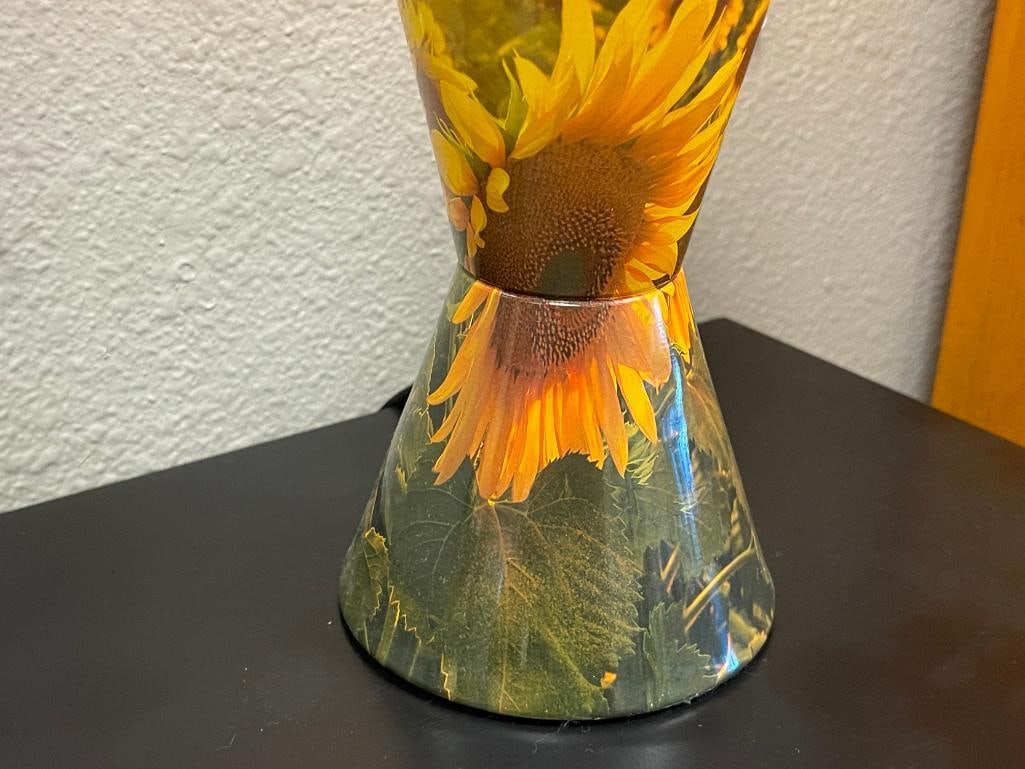 LAVA LAMP WITH SUNFLOWER ILLUSTRATED BASE AND TOP - 4