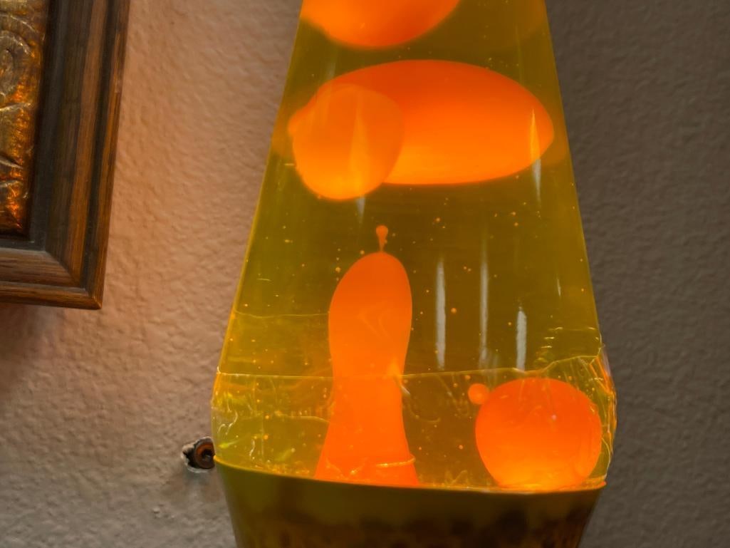LAVA LAMP WITH SUNFLOWER ILLUSTRATED BASE AND TOP - 6