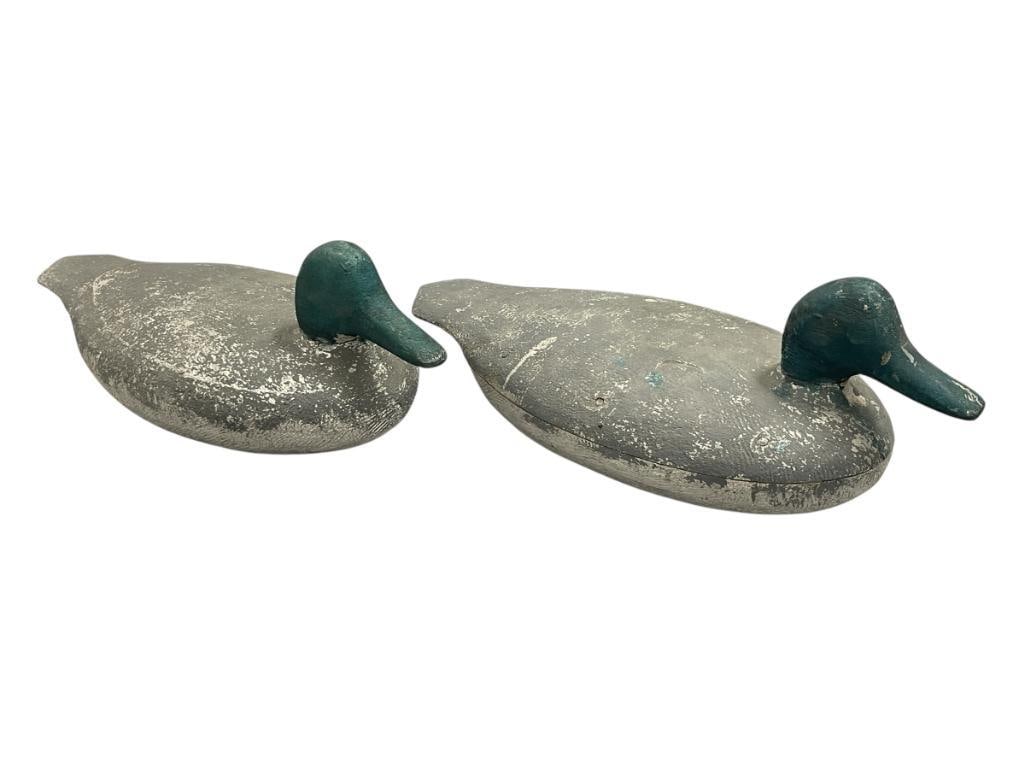 PAIR OF HANDPAINTED CARVED WOOD MALLARD DUCK DECOYS (1 of 11)