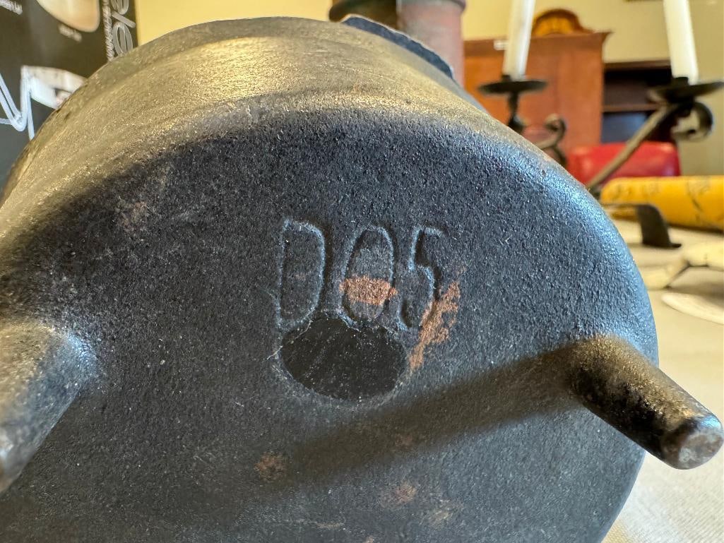 LEWIS & CLARK CAMP CHEF CAST IRON DUTCH OVEN BEAN POT - 8