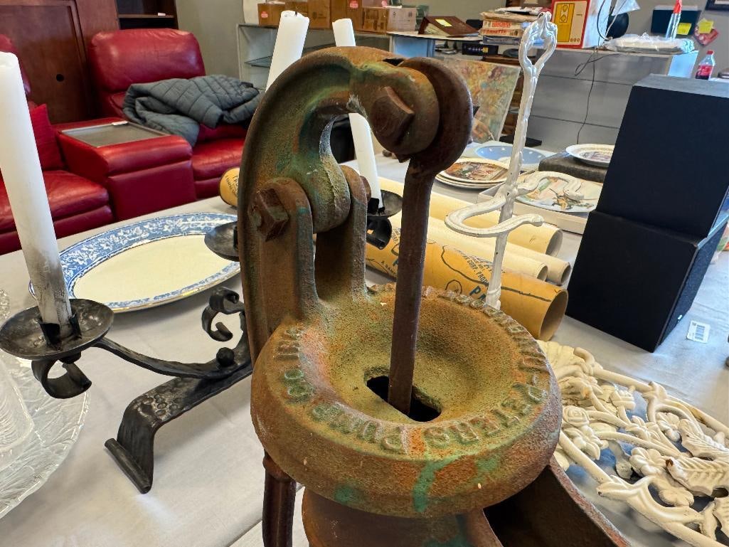 ANTIQUE CAST IRON PETERS PUMP CO. OF DAVENPORT, IOWA MOUNTABLE WATER PUMP - 3
