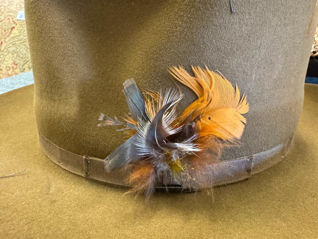 VINTAGE STETSON ROYAL DE LUXE FELT HAT WITH FEATHER ACCENT ON HAT BAND - 3