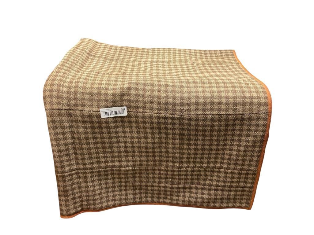WOOL BLEND BROWN AND TAN HOUNDSTOOTH PATTERNED THROW BLANKET: BACK SIDE FEATURES BLACK AND GREEN PATTERN, GOOD CONDITION 46" X 56" 