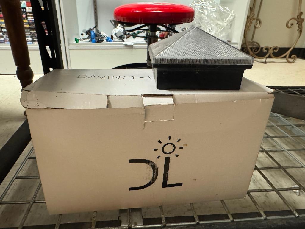 SET OF DAVINCI LIGHTING SOLAR POWER LIGHT POST CAPS - 2