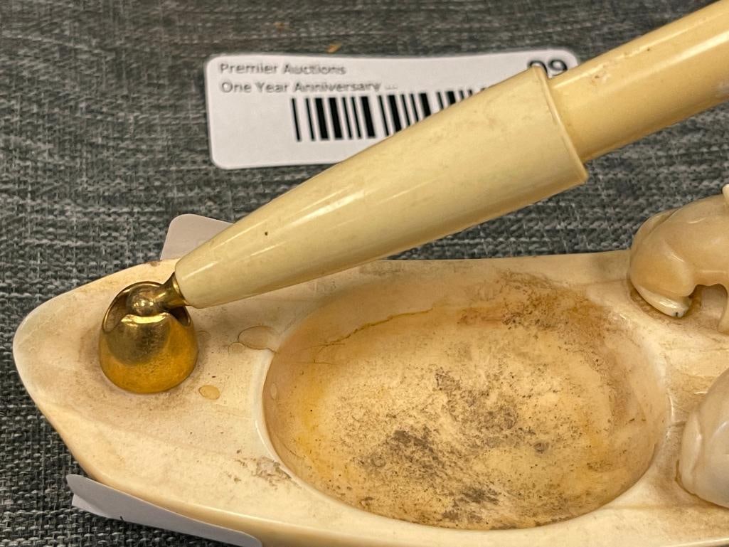 VINTAGE EARLY 20TH CENTURY INUIT CARVED DESK PEN HOLDER WITH DOG FIGURES - 5