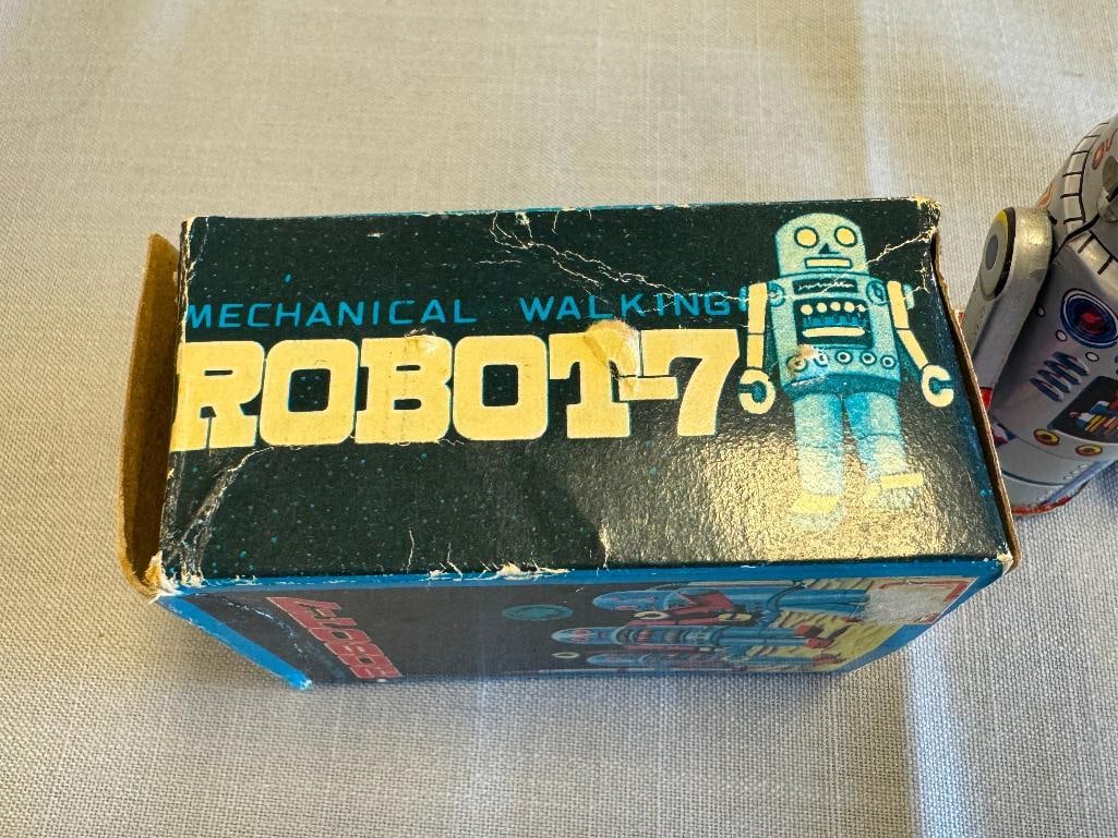 VINTAGE ROBOT-7 WIND-UP MECHANICAL WALKING TIN TOY ROBOT INCLUDING ORIGINAL BOX - 6