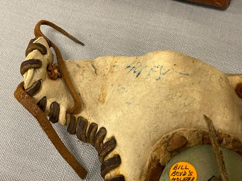 VINTAGE LEATHER LONG BARREL REVOLVER HOLSTER WITH TWO POUCHES AND SILVER CONCHO - 5