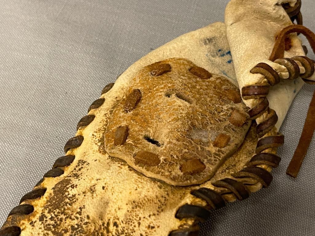 VINTAGE LEATHER LONG BARREL REVOLVER HOLSTER WITH TWO POUCHES AND SILVER CONCHO - 9