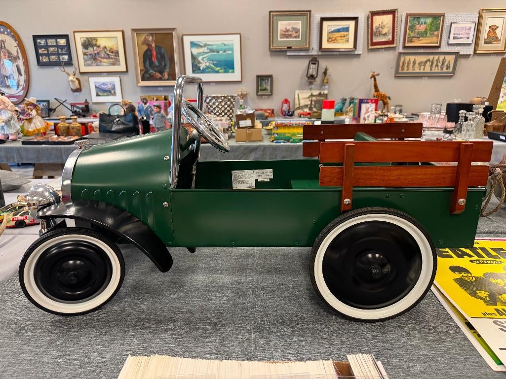 VINTAGE STYLED FORD MODEL PICKUP REPRODUCTION CHILDRENS PEDAL CAR - 2