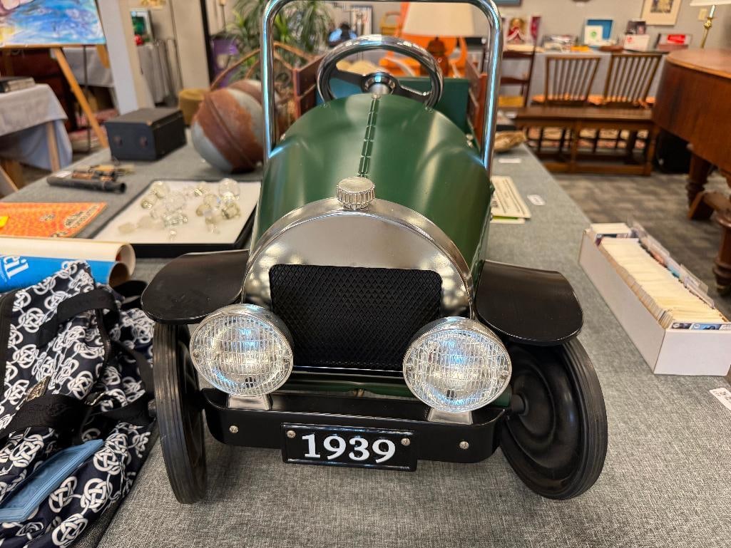 VINTAGE STYLED FORD MODEL PICKUP REPRODUCTION CHILDRENS PEDAL CAR - 4