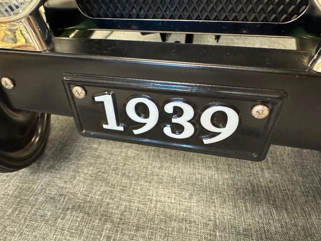 VINTAGE STYLED FORD MODEL PICKUP REPRODUCTION CHILDRENS PEDAL CAR - 5