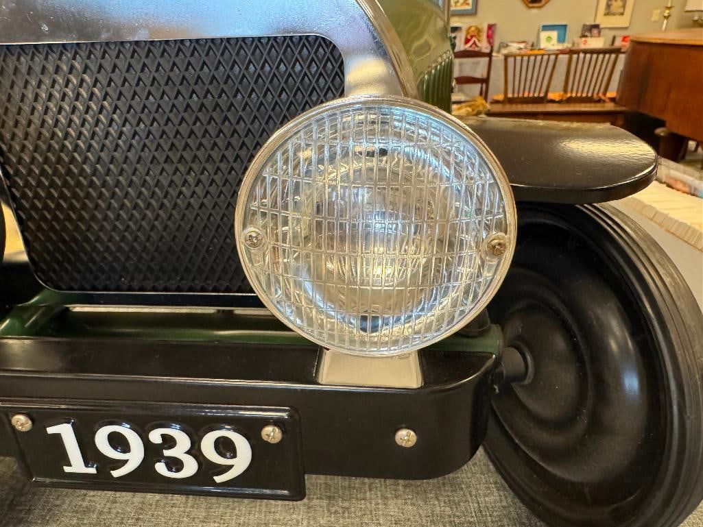 VINTAGE STYLED FORD MODEL PICKUP REPRODUCTION CHILDRENS PEDAL CAR - 6