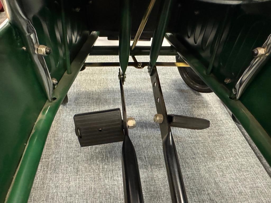 VINTAGE STYLED FORD MODEL PICKUP REPRODUCTION CHILDRENS PEDAL CAR - 9