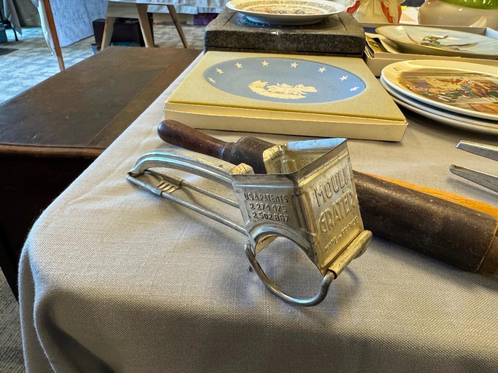 FOUR VINTAGE KITCHEN GADGETS MOULI GRATER, ICE CRUSHER, SMALL ROLLING PIN, AND WOOD MIXING STICK - 3