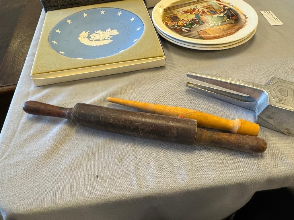 FOUR VINTAGE KITCHEN GADGETS MOULI GRATER, ICE CRUSHER, SMALL ROLLING PIN, AND WOOD MIXING STICK - 8