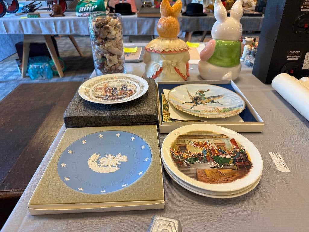 SIX ASSORTED COLLECTOR PLATES WEDGWOODINDEPENDENCE DAY PLATE, LIMOGES PORCELAIN PLATE - 2