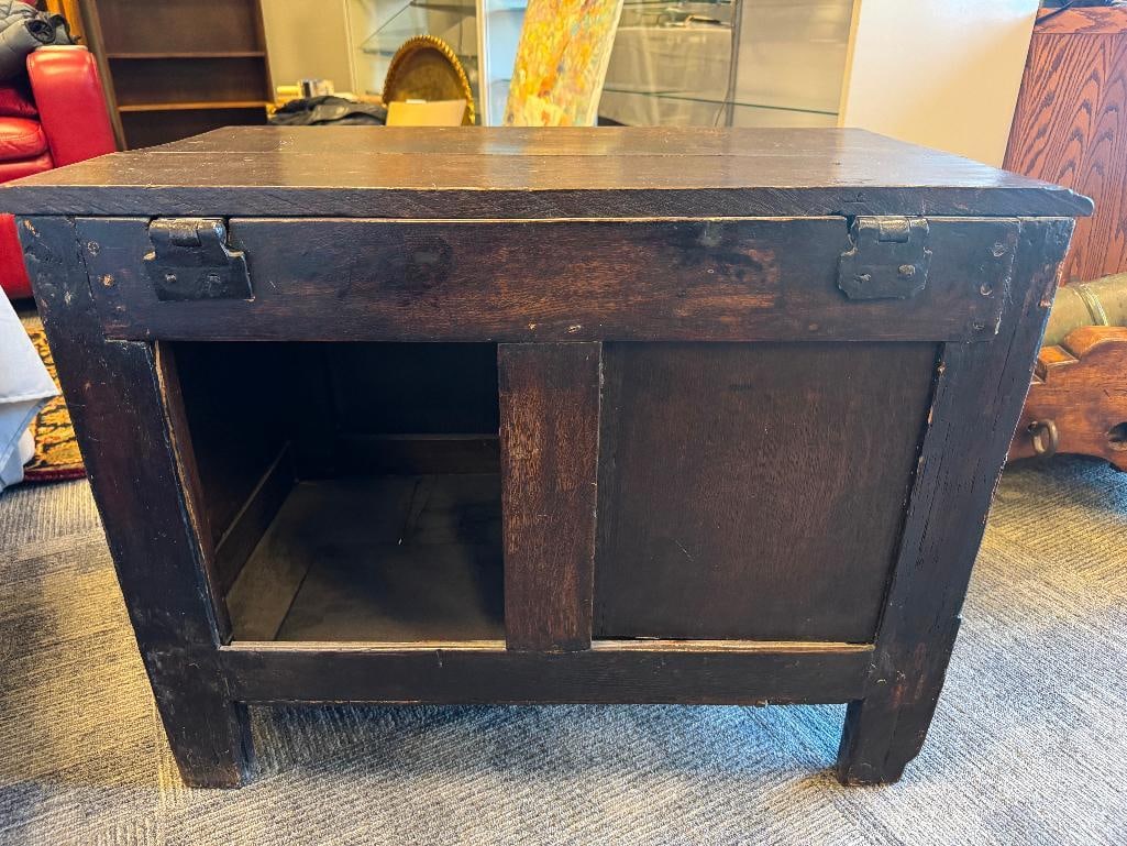 JACOBEAN STYLE HAND CRAFTED DOWRY CHEST CRAFTED FROM QUARTER SAWN OAK WITH FORGED HARDWARE - 5