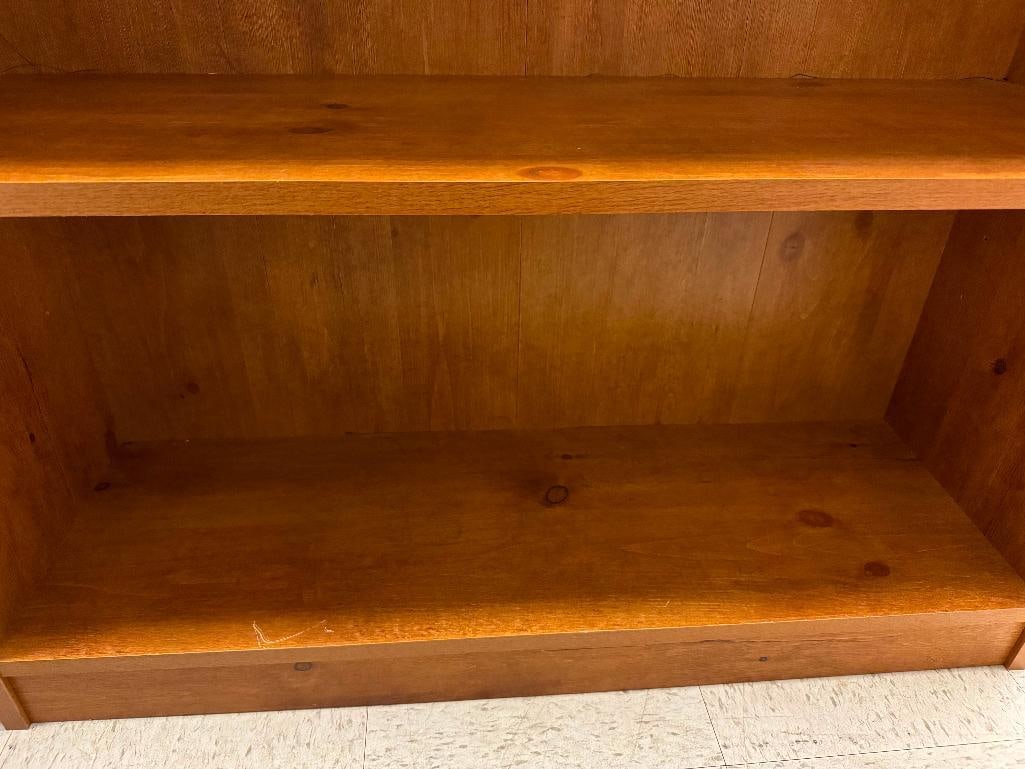 PINE PATTERN PRESSED WOOD THREE SHELF BOOKSHELF - 10