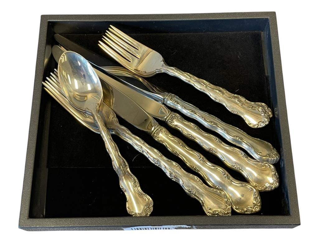 REED & BARTON TARA PATTERN KNIVES, FORS, AND SPOONS FLATWARE PIECES 374 GRAMS: INCLUDES THREE BUTTER KNIVES, THREE DINNER FORKS, THREE SALAD FORKS, AND THREE SPOONS, WEIGHT DOES NOT INLCUDE THE THREE WEIGHTED KNIVES, NO MONOGRAM 
