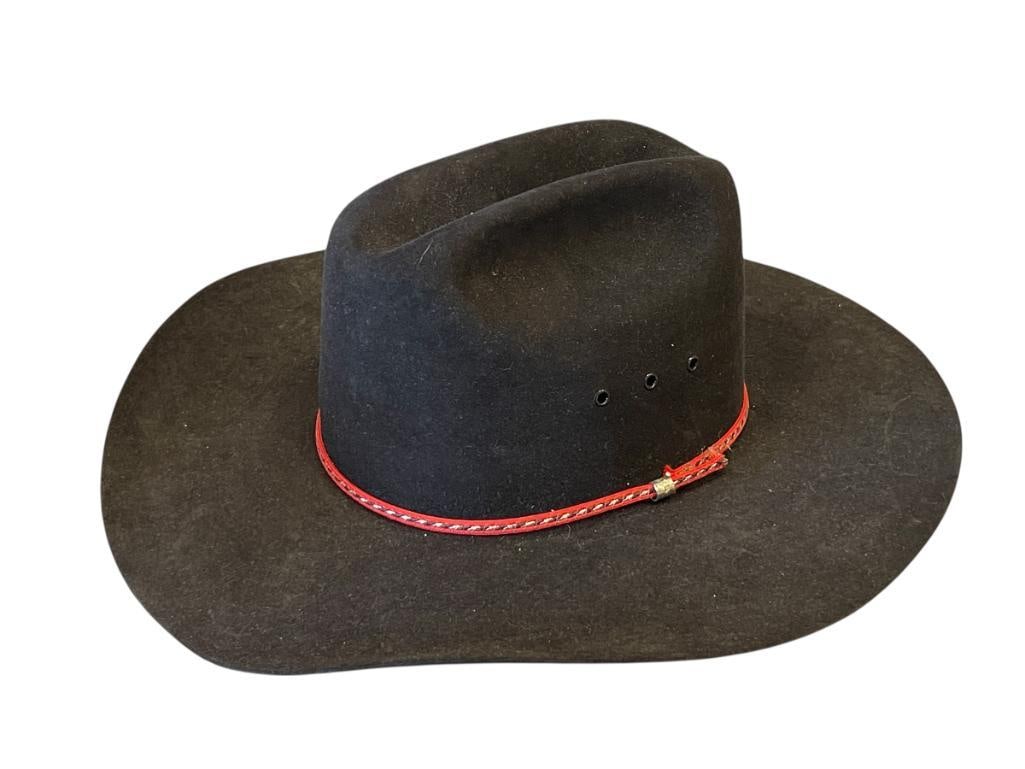 THE ROUNDUP 5X BEAVER QUALITY BLACK COWBOY HAT SIZE 7 3/8 WITH HAT BAND: OVERALL IN GOOD CONDITION, NEEDS LIGHT CLEANING (DUST) 4 1/4" BRIM, 5 1/2" CROWN 