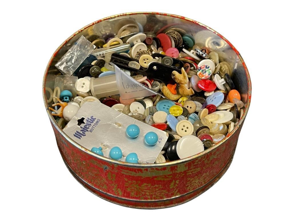 COLLECTIO OF VINTAGE BUTTONS INCLUDES METAL AND PLASTIC BUTTONS IN TIN CONTAINER: 7" TIN 