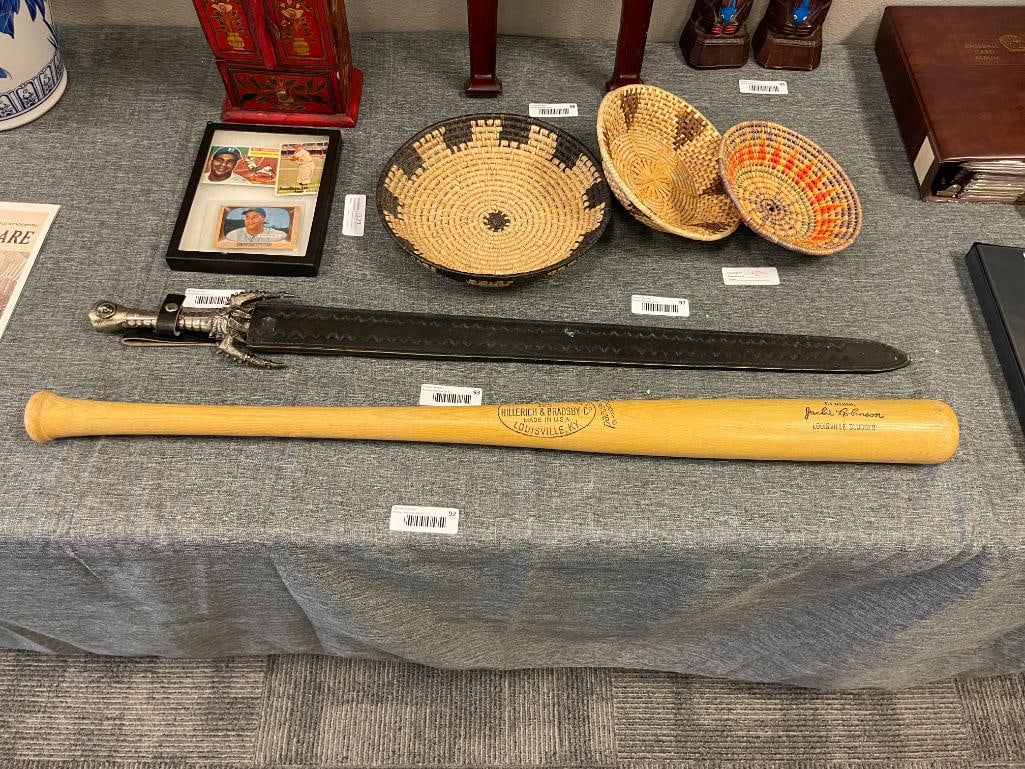 VINTAGE LOUISEVILLE SLUGGER 125 POWERIZED JR6 JACKIE ROBINSON CARVED SIGNATURE BASEBALL BAT: FEATURES LOUISVILLE LOGO AND JACKIE ROBINSON CARVED SIGNATURE, GOOD CONDITION 35 1/2" 