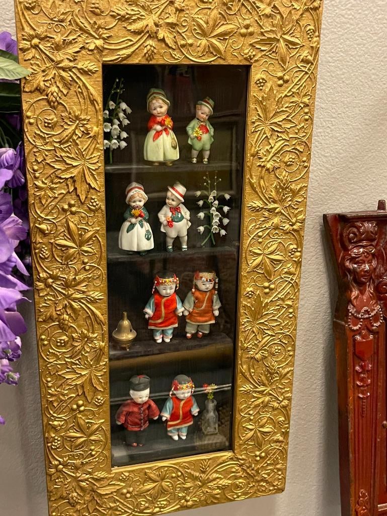 ANTIQUE GILT WOOD FRAMED FOLIATE DESIGN SHADOWBOX FRAME FEATURING ANTIQUE PORCELAIN DOLLS - 2