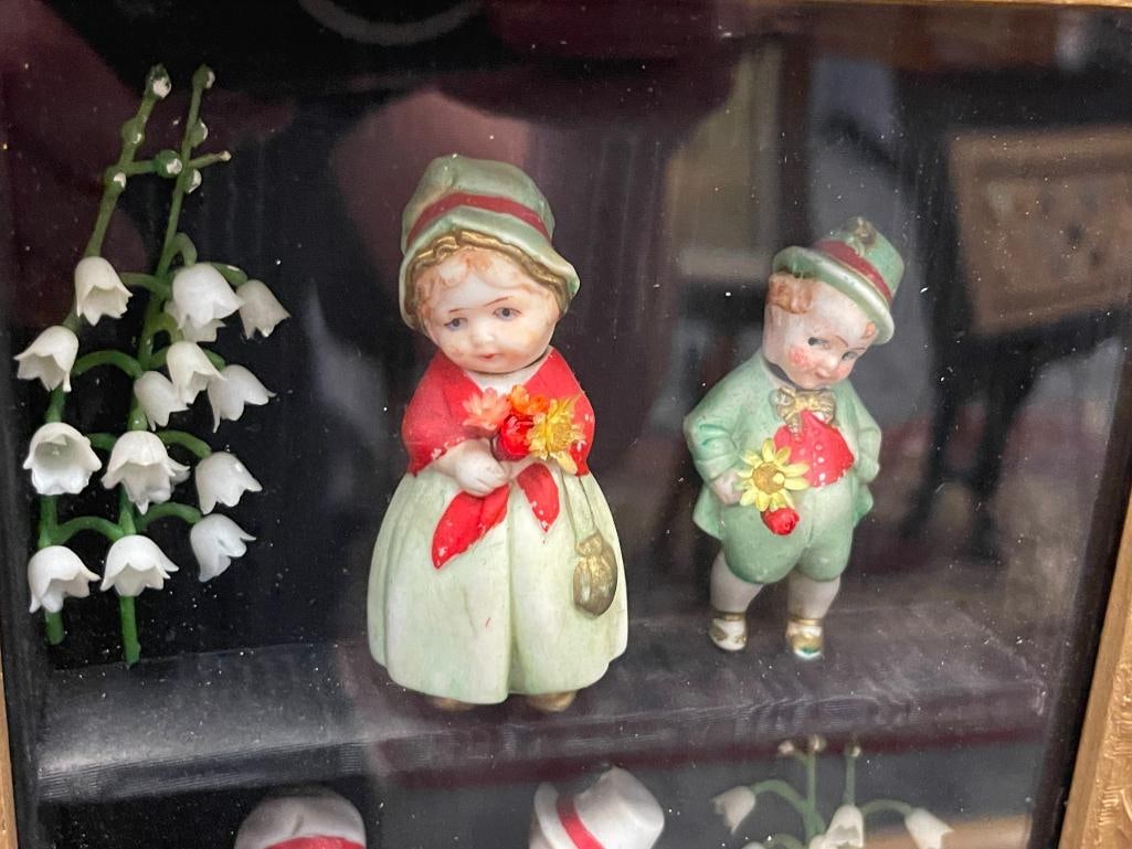 ANTIQUE GILT WOOD FRAMED FOLIATE DESIGN SHADOWBOX FRAME FEATURING ANTIQUE PORCELAIN DOLLS - 3