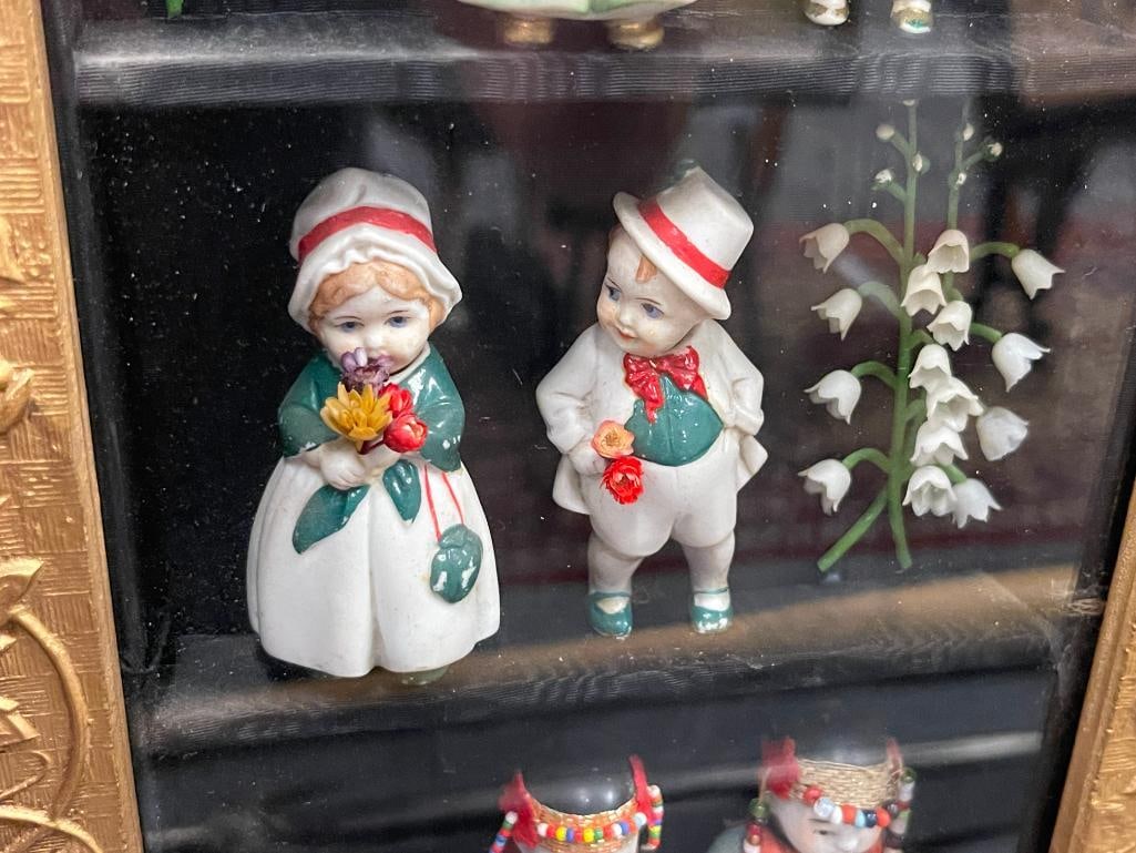 ANTIQUE GILT WOOD FRAMED FOLIATE DESIGN SHADOWBOX FRAME FEATURING ANTIQUE PORCELAIN DOLLS - 4