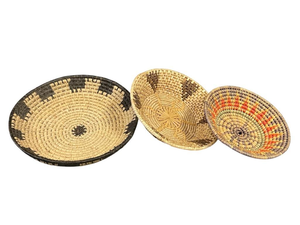 THREE VINTAGE NATIVE AMERICAN WOVEN BASKETS FEATURUING PIMA OR POSSIBLY PAPAGO DESIGNS: SOUTHWEST ORIGIN, EACH FEATURING GEOMETRIC PATTERNS INCLUDING ONE WITH DYED VIBRANT COLOR DESIGN LARGEST IS 11" 