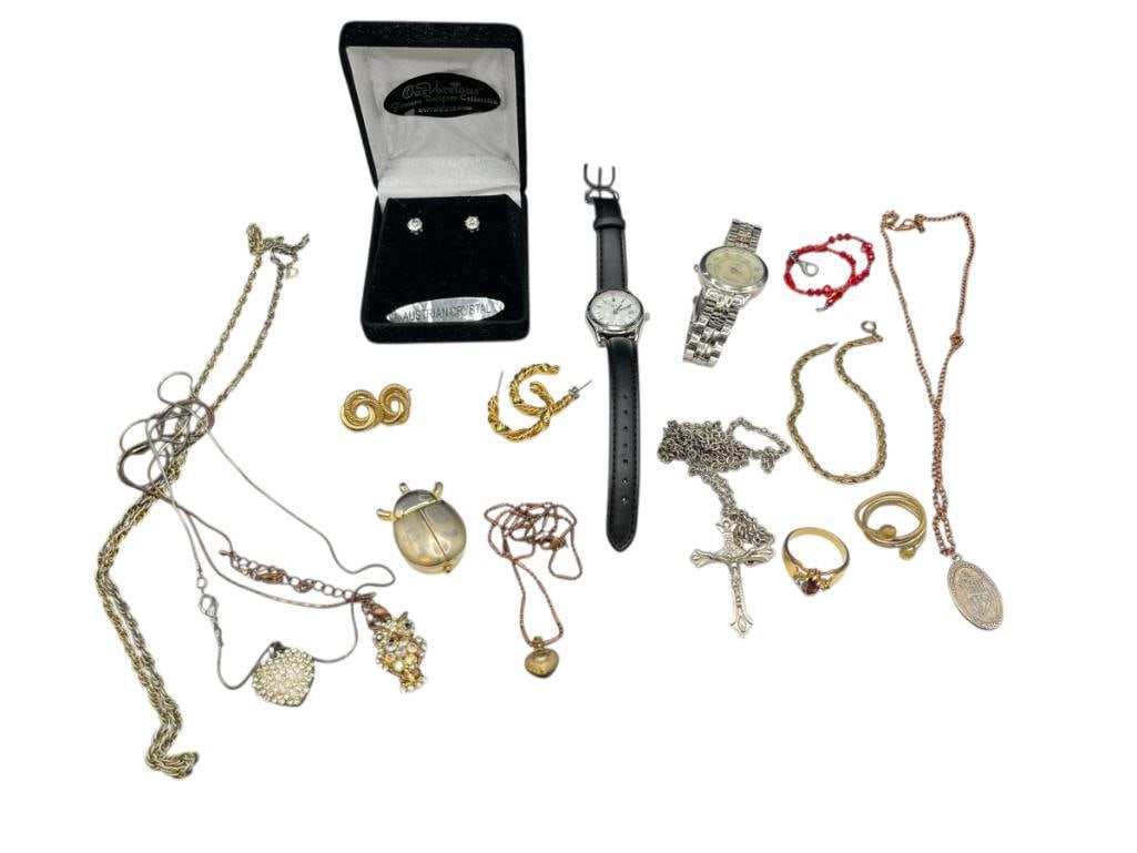 ASSORTED COSTUME JEWELRY INCLUDING RINGS, NECKLACES, WATCHES, AND MORE: MOSTLY LADIES JEWELRY, GOLD TONE AND SILVER TONE DESIGNS 