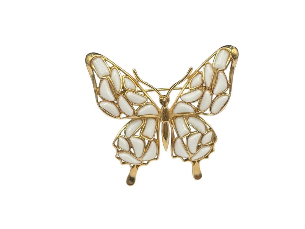 TRIFARI DESIGNER SIGNED COSTUME JEWELRY GOLD TONE BUTTERFLY BROOCH (1 of 5)