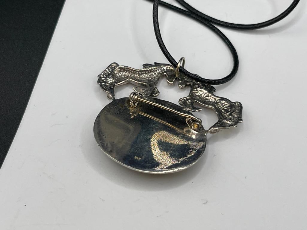VINTAGE DESIGNER SIGNED STERLING SILVER AND BLACK ONYX WESTERN HORSE MOTIF PENDANT NECKLACE - 5