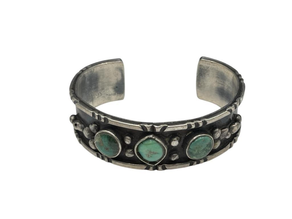 VINTAGE STERLING SILVER GREEN TURQUOISE CUFF BRACELET (1 of 6)