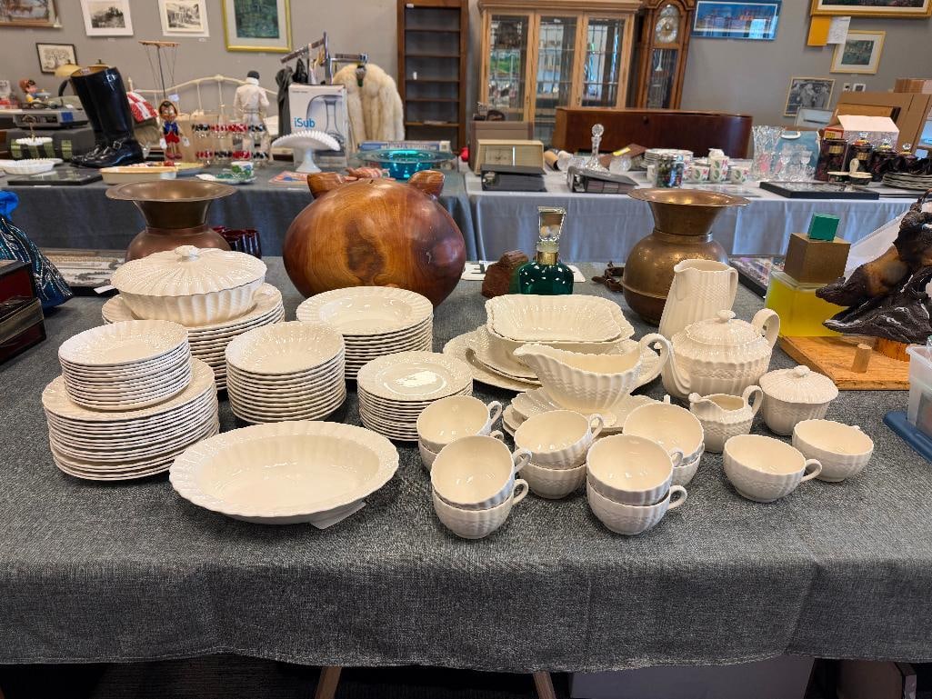 SPODE CHELSEA WICKER WHITE CHINA SET OVER 100 PIECES 12+ SETTING (1 of 13)