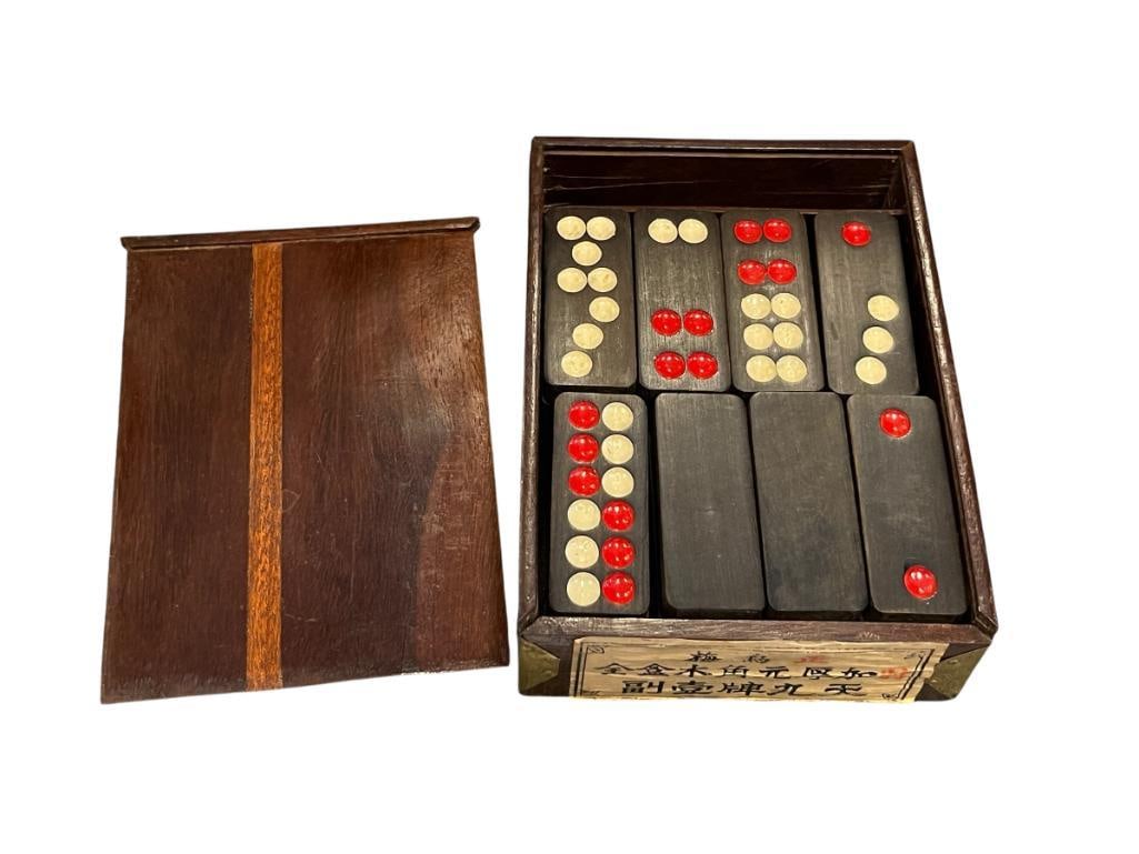 EARLY 20TH CENTURY CHINESE PAI GOW / CHINESE DOMINOES ROSEWOOD CARVED GAME WITH STORAGE BOX (1 of 10)