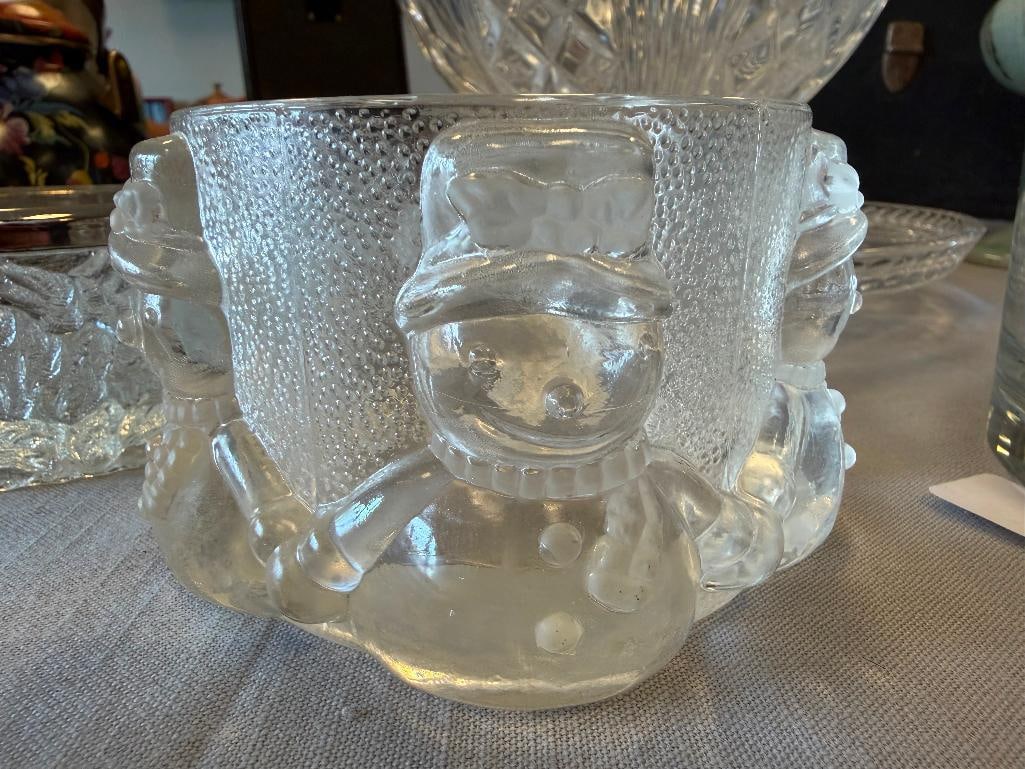 SIX PIECES OF GLASSWARE SERVINGS BOWLS, CENTERPIECE BOWL, WHEEL CUT PLATTER - 10