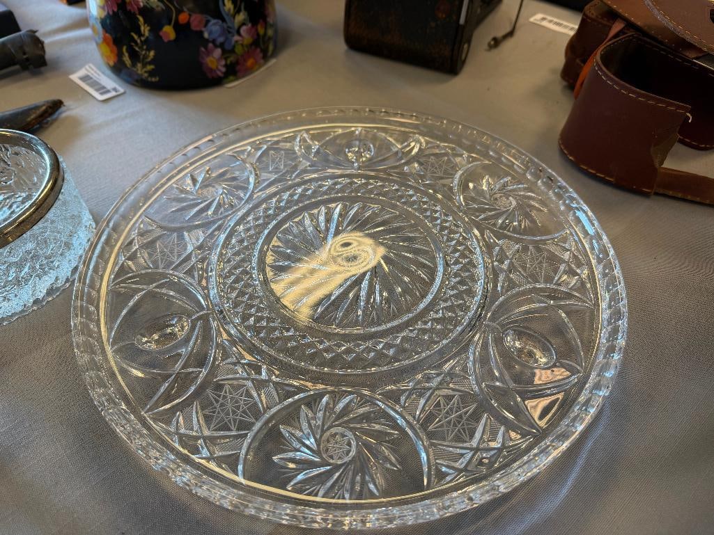 SIX PIECES OF GLASSWARE SERVINGS BOWLS, CENTERPIECE BOWL, WHEEL CUT PLATTER - 3