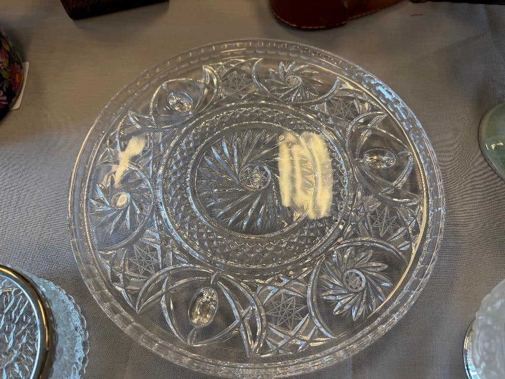 SIX PIECES OF GLASSWARE SERVINGS BOWLS, CENTERPIECE BOWL, WHEEL CUT PLATTER - 4