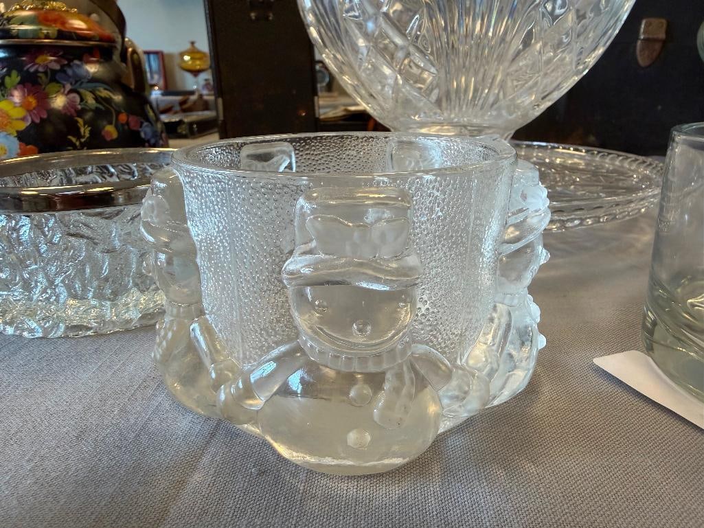 SIX PIECES OF GLASSWARE SERVINGS BOWLS, CENTERPIECE BOWL, WHEEL CUT PLATTER - 8