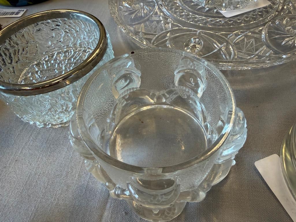 SIX PIECES OF GLASSWARE SERVINGS BOWLS, CENTERPIECE BOWL, WHEEL CUT PLATTER - 9