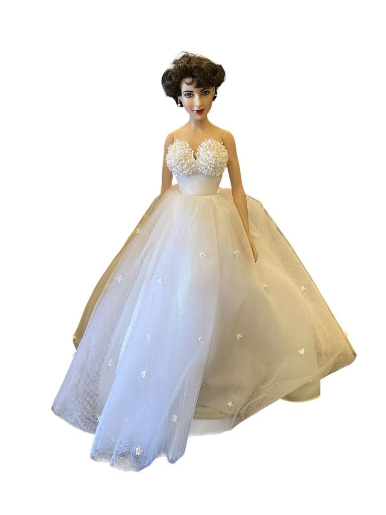 FRANKLIN MINT ELIZABETH TAYLOR VINYL PORTRAIT DOLL IN WHITE GOWN (1 of 11)