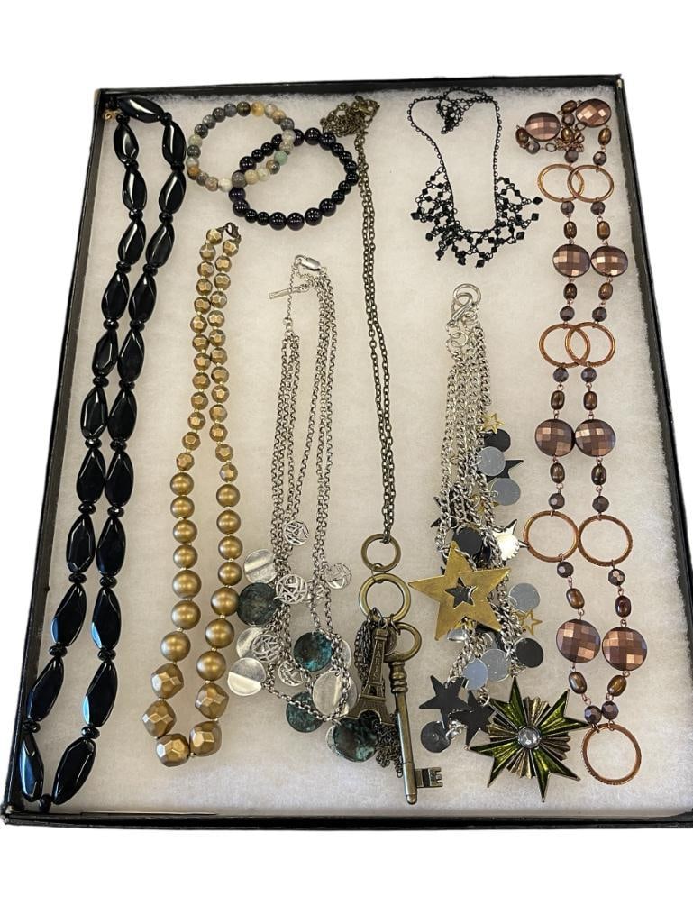 WOMANS FASHION JEWELRY NECKLACES AND BRACELETS: METAL, PLASTIC, AND POLISHED STONE JEWELRY, NINE PIECES TOTAL 