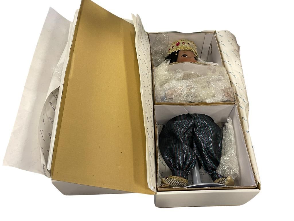 THE DANBURY MINT ALADDIN AND LITTLE PRINCESS BY LINDA STEELE PORCELAIN DOLLS: BOTH DOLLS ARE IN THE ORIGINAL BOX WITH ACCESSORIES 16" H 