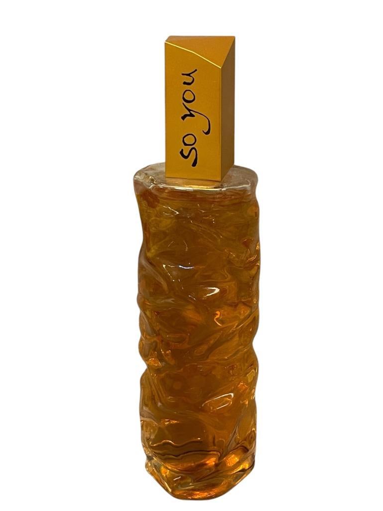 DEPARTMENT STORE PERFUME / PARFUME FACTICE GIOTGIO BEVERLY HILLS SO YOU DISPLAY FRAGRANCE BOTTLE: ICE LOOK CLEAR GLASS BOTTLE WITH RECTANGULAR PLASTIC TOP, CONTENTS ARE OF COLORED WATER 16" H 