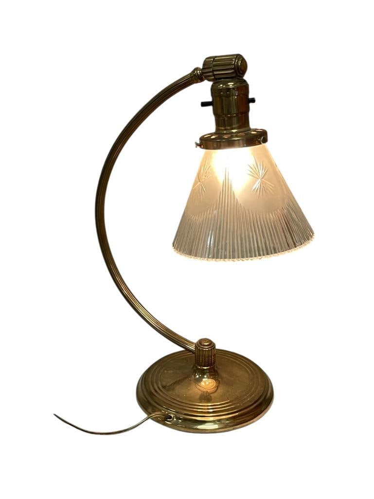 FOOTED BRASS TABLE LAMP WITH ETCHED CLEA GLASS SHADE (1 of 6)