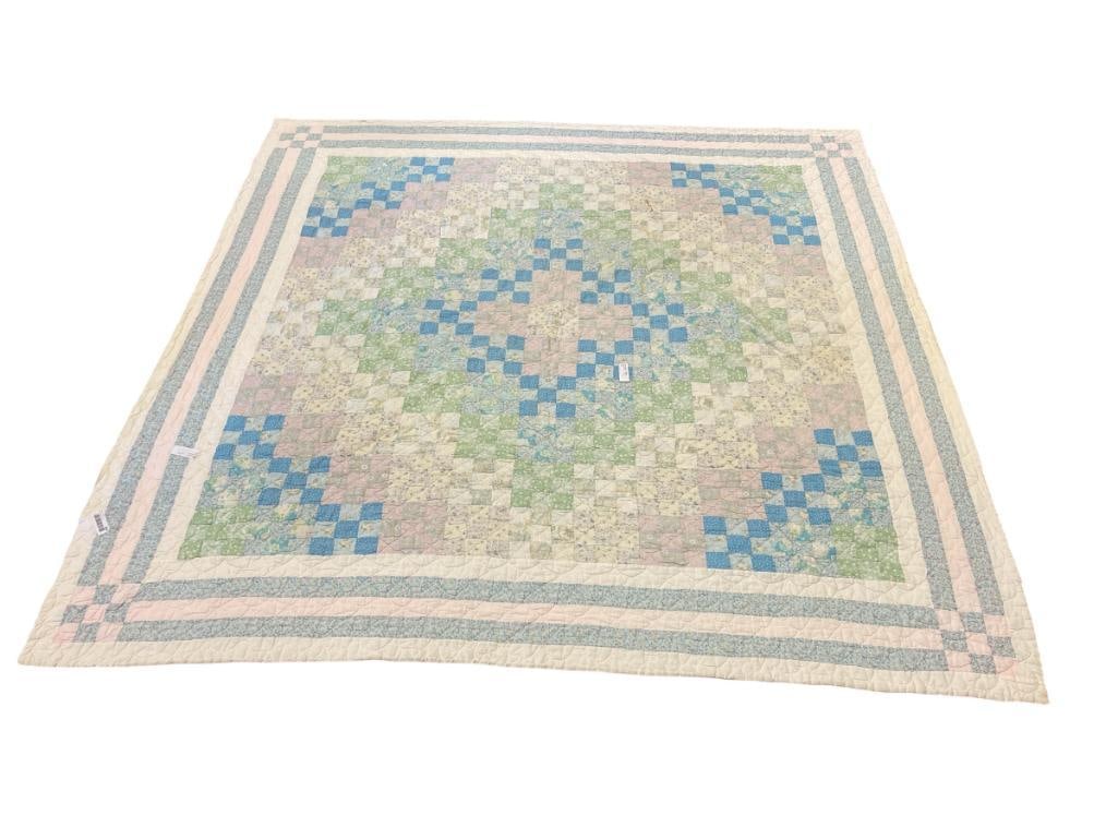 VINTAGE HANDMADE SQUARE BLOCK DESIGN FLORAL QUILT: HAS 2" TEAR ON ONE OF THE SIDES 80" X 75"